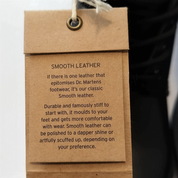 Dr. Martens Women's 1460 Original Eight-Eye Boot. Smooth Leather, Black Size 8 - Picture 7 of 8